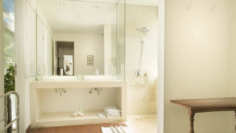 5 Star Villa Stella – Elegant Beachfront Serenity