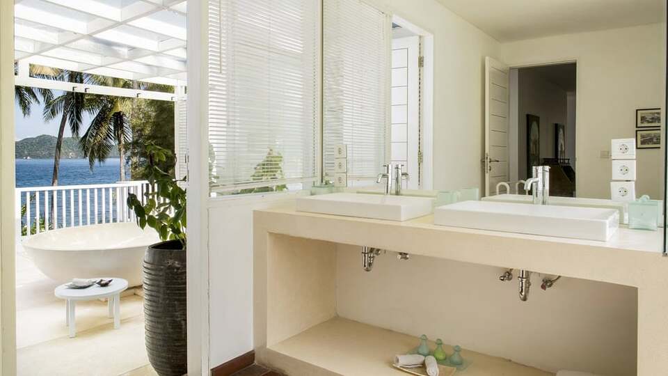 5 Star Villa Stella – Elegant Beachfront Serenity