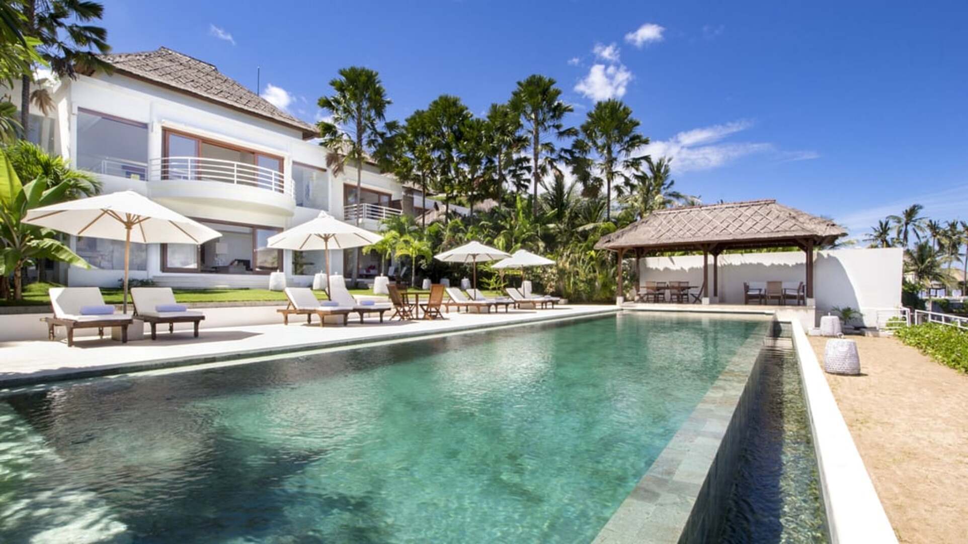 5 Star Villa Lulla – A Luxurious Beachfront Escape in Bali