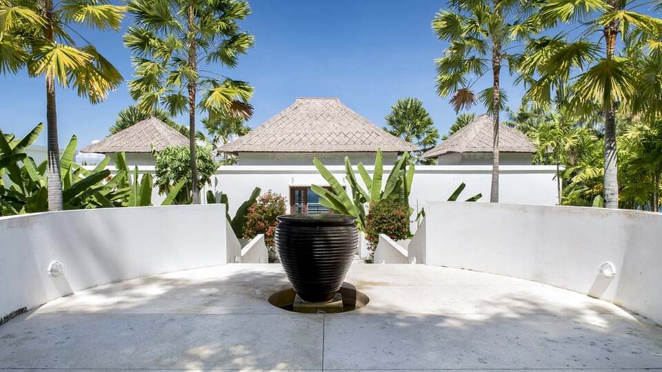5 Star Villa Lulla – A Luxurious Beachfront Escape in Bali