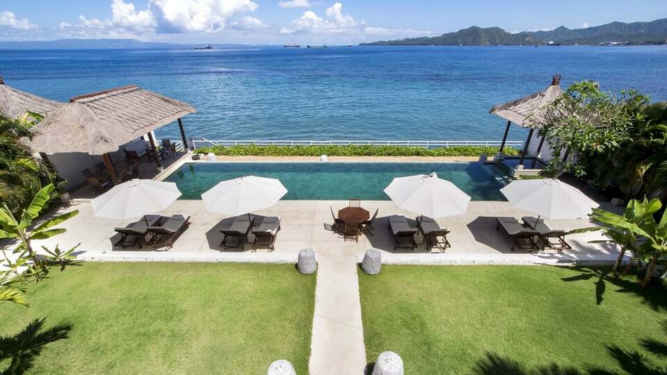 5 Star Villa Lulla – A Luxurious Beachfront Escape in Bali