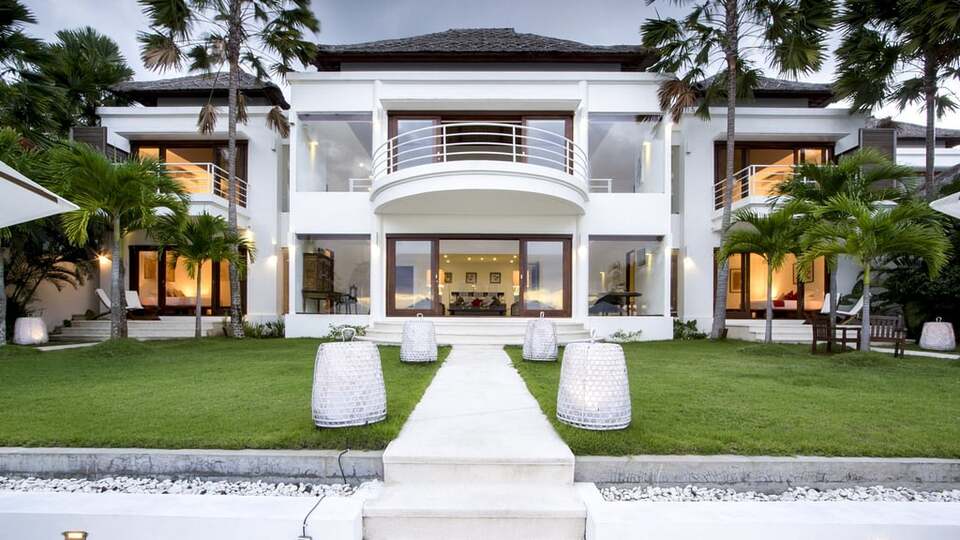 5 Star Villa Lulla – A Luxurious Beachfront Escape in Bali