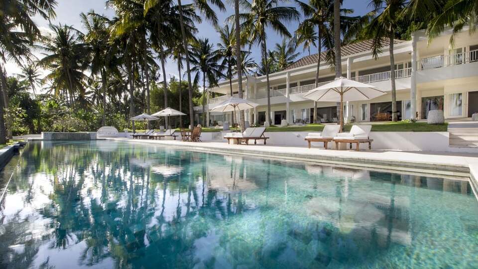 5 Star Villa Lulla – A Luxurious Beachfront Escape in Bali