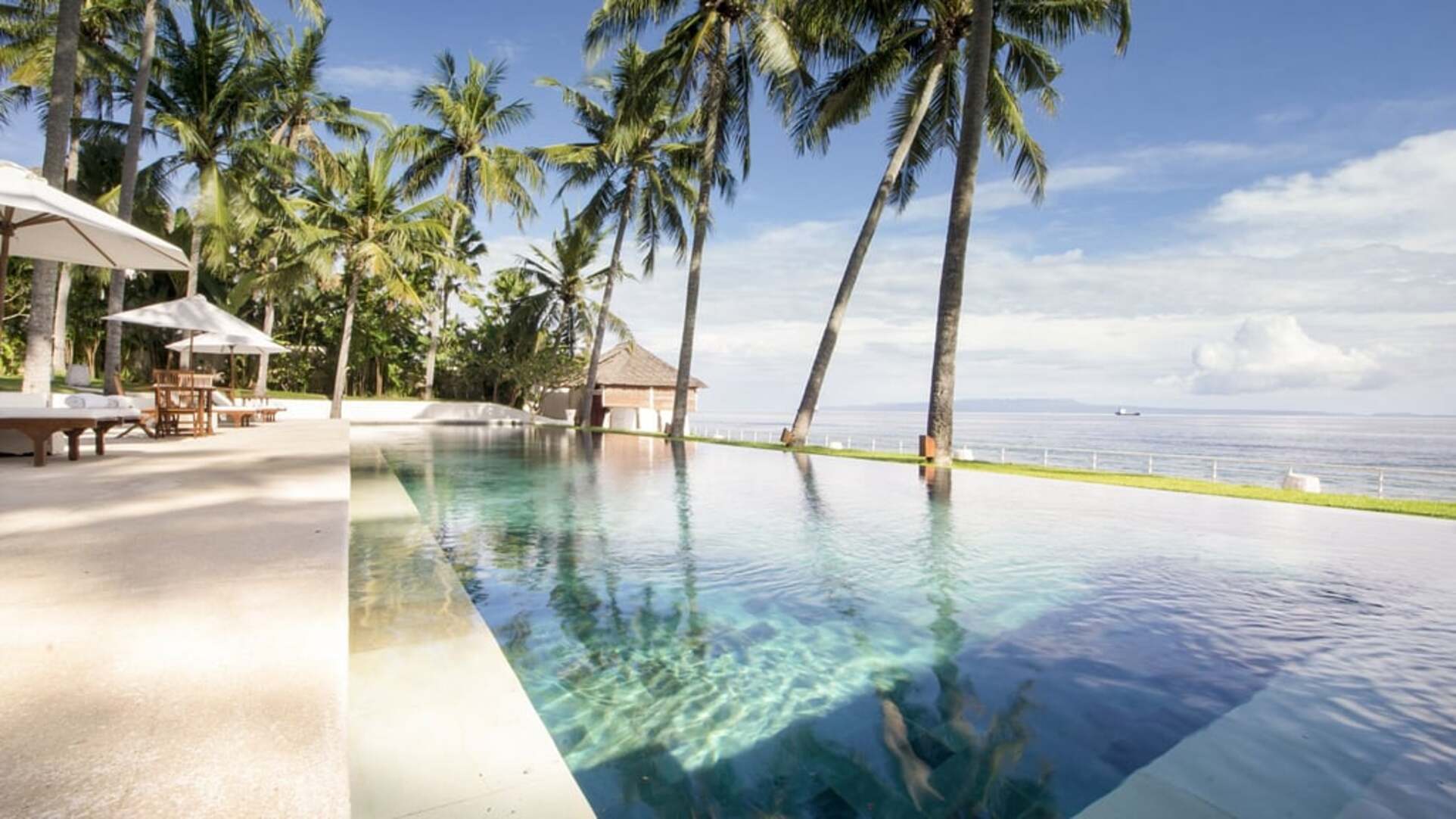 5 Star Villa Lulla – A Luxurious Beachfront Escape in Bali