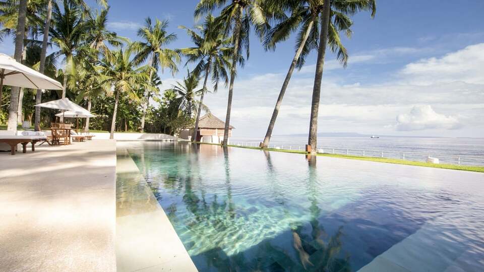 5 Star Villa Lulla – A Luxurious Beachfront Escape in Bali