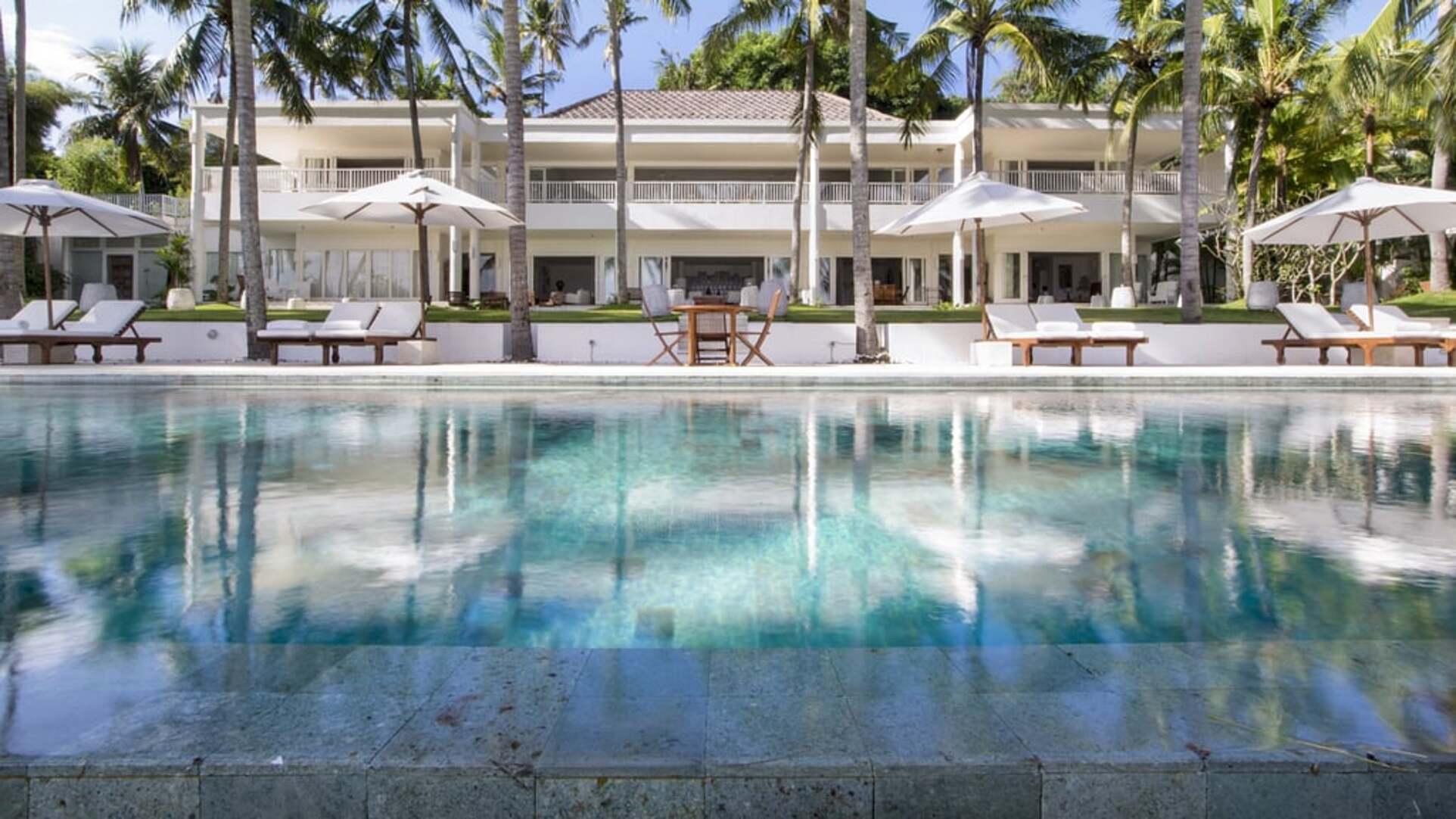 5 Star Villa Lulla – A Luxurious Beachfront Escape in Bali