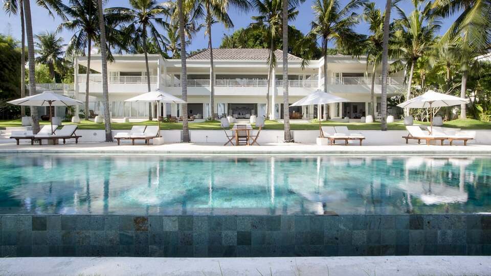 5 Star Villa Lulla – A Luxurious Beachfront Escape in Bali