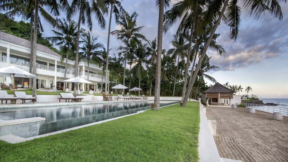 5 Star Villa Lulla – A Luxurious Beachfront Escape in Bali
