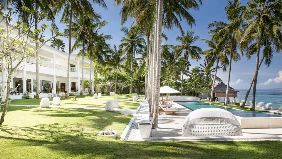 5 Star Villa Lulla – A Luxurious Beachfront Escape in Bali