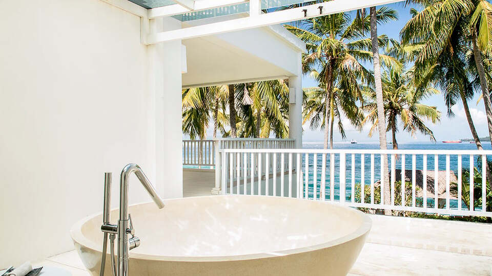 5 Star Villa Lulla – A Luxurious Beachfront Escape in Bali