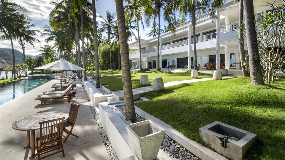 5 Star Villa Lulla – A Luxurious Beachfront Escape in Bali