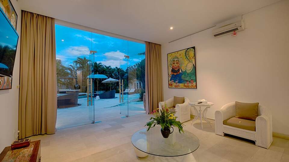 5 Star Villa Putih 1 – An Elegant Pererenan Hideaway