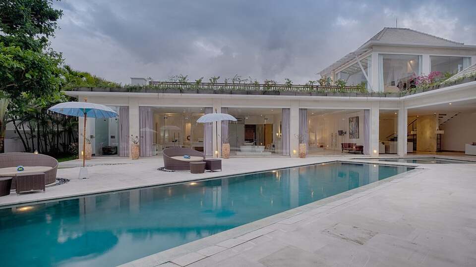 5 Star Villa Putih 1 – An Elegant Pererenan Hideaway