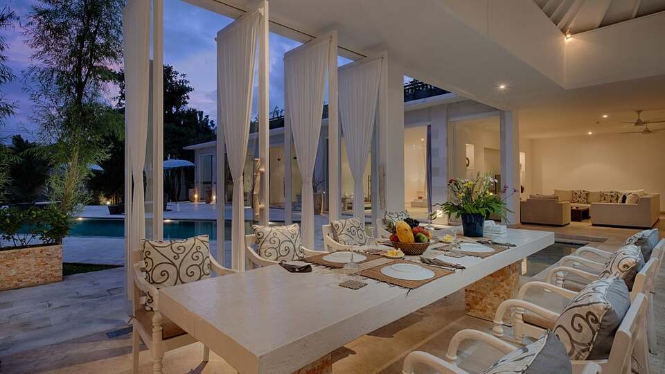 5 Star Villa Putih 1 – An Elegant Pererenan Hideaway