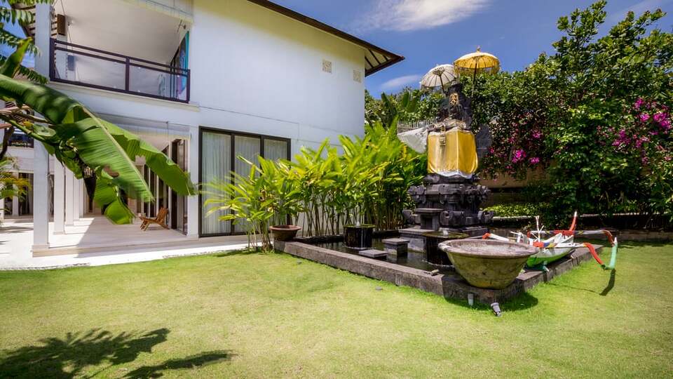 5 Star Villa Khajuraho – Uluwatu Serenity Escape