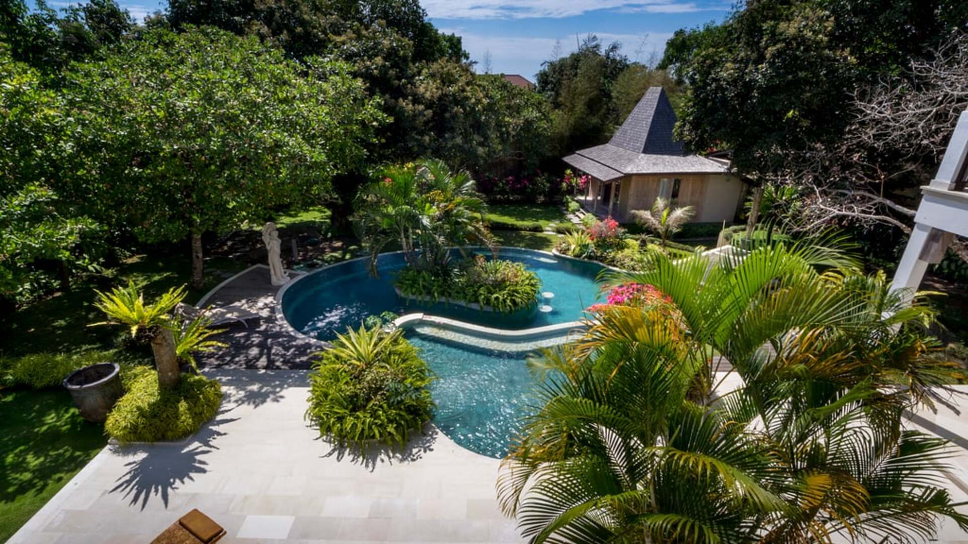 5 Star Villa Khajuraho – Uluwatu Serenity Escape