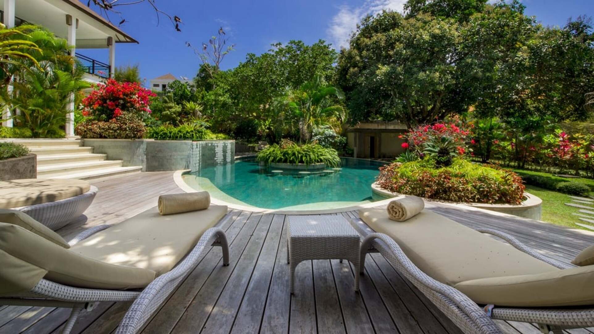 5 Star Akilea Estate – Tropical Grandeur Retreat