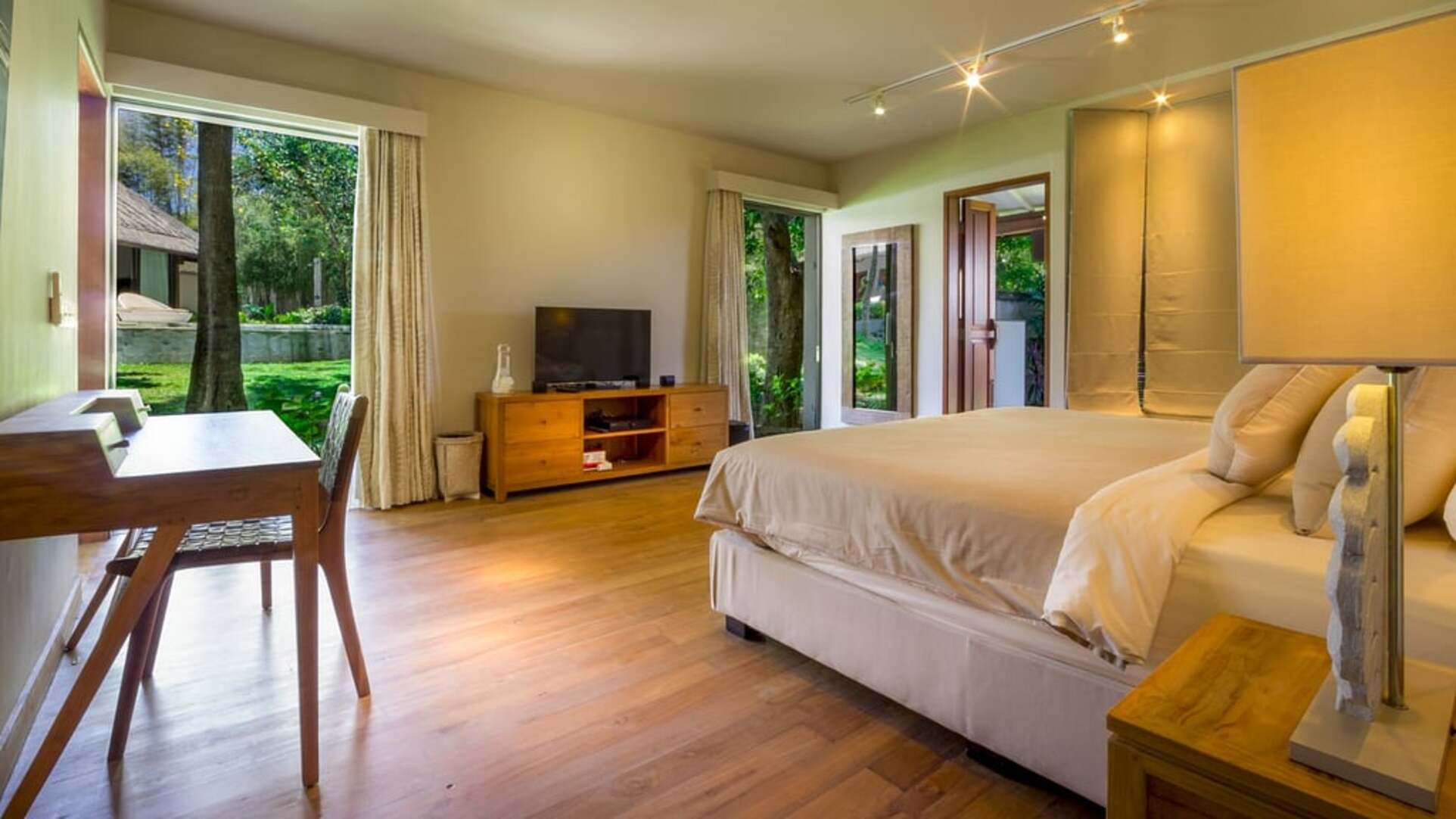 5 Star Akilea Estate – Tropical Grandeur Retreat
