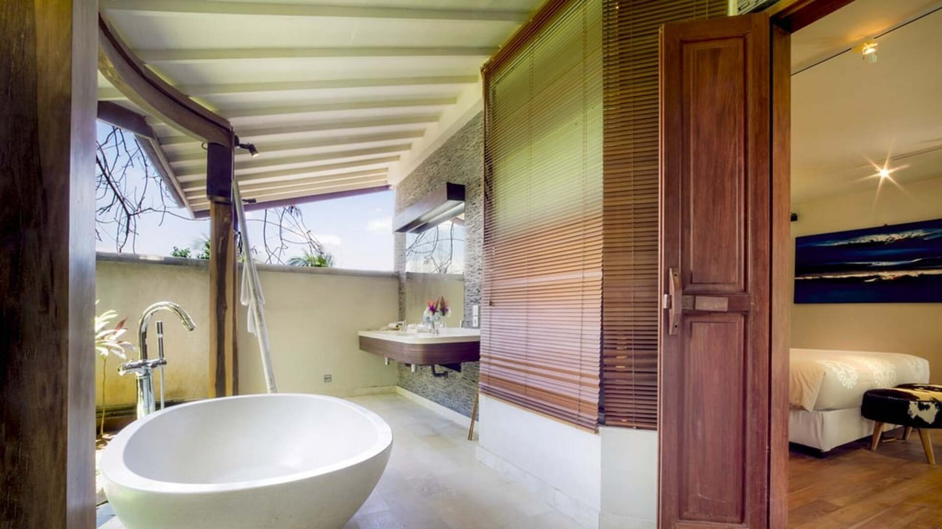 5 Star Akilea Estate – Tropical Grandeur Retreat