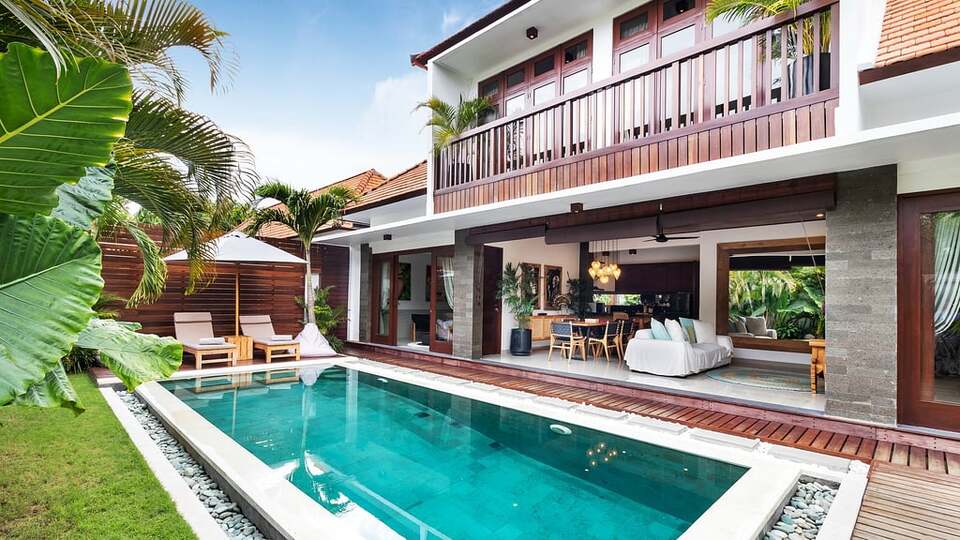 5 Star Minggu Villas – Tropical Group Escape