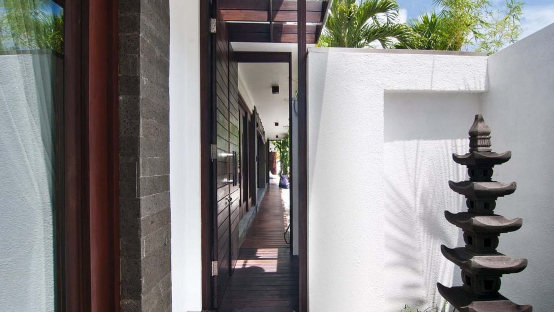 5 Star Minggu Villas – Tropical Group Escape