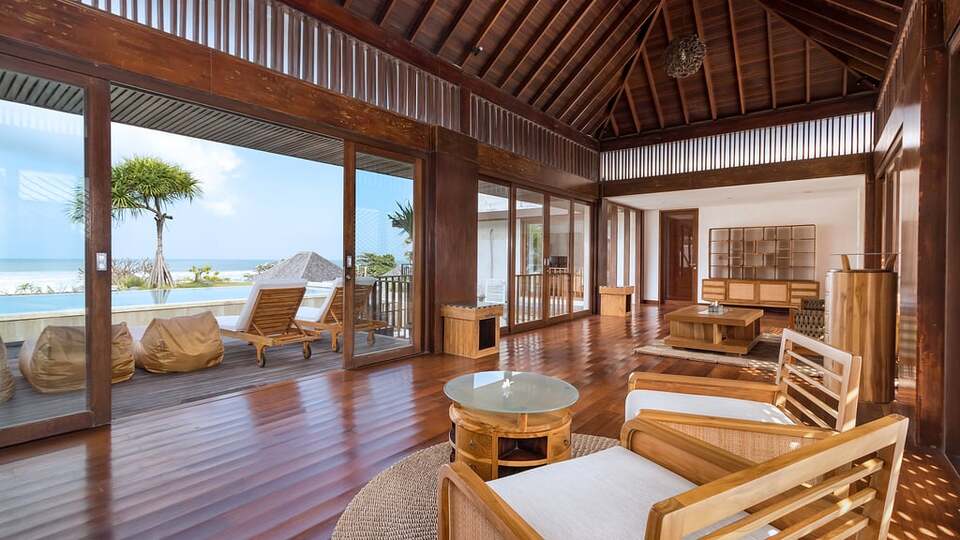 5 Star The Chand’s Three – Oceanfront Balinese Escape