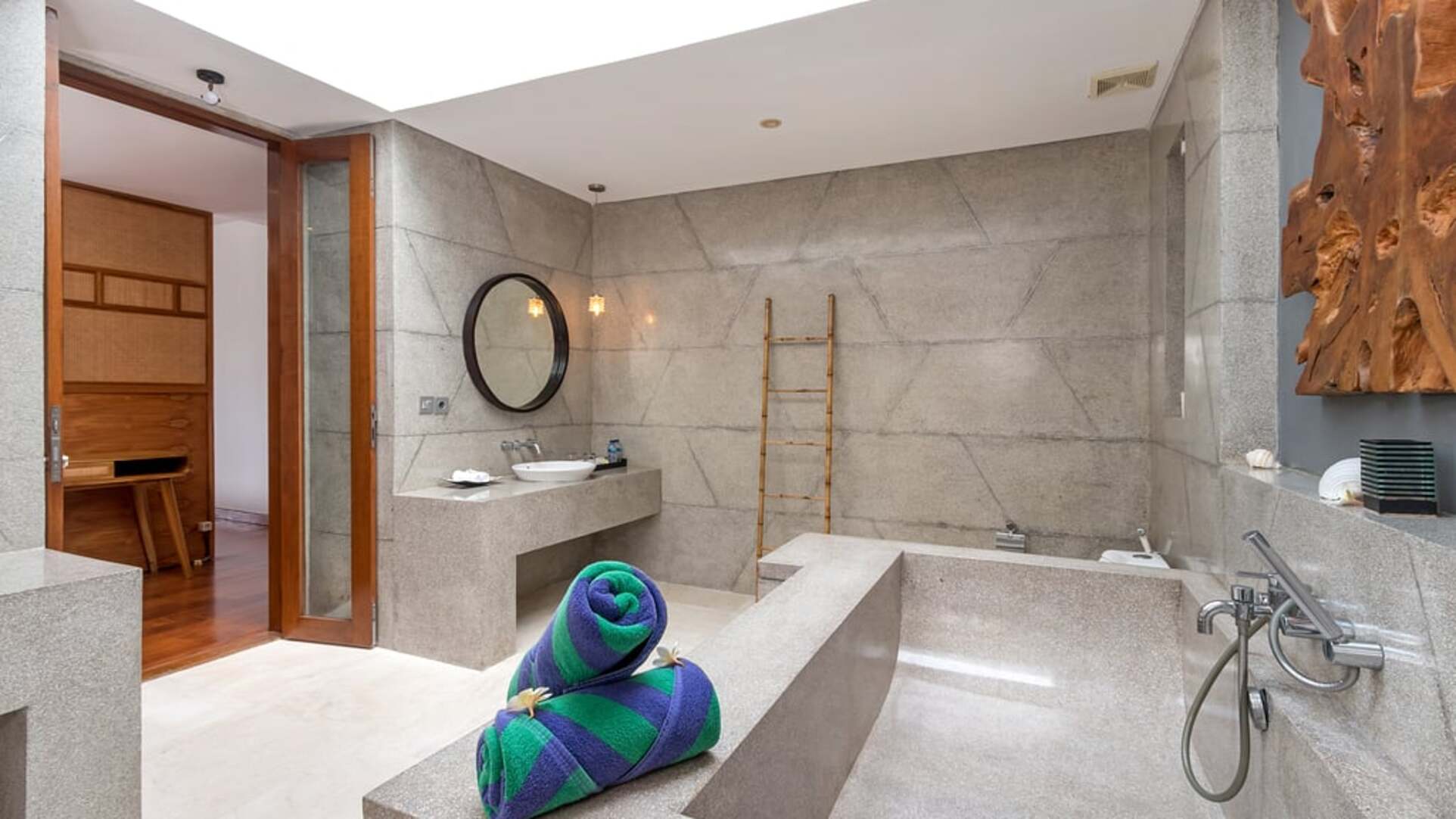 5 Star The Chand’s Three – Oceanfront Balinese Escape