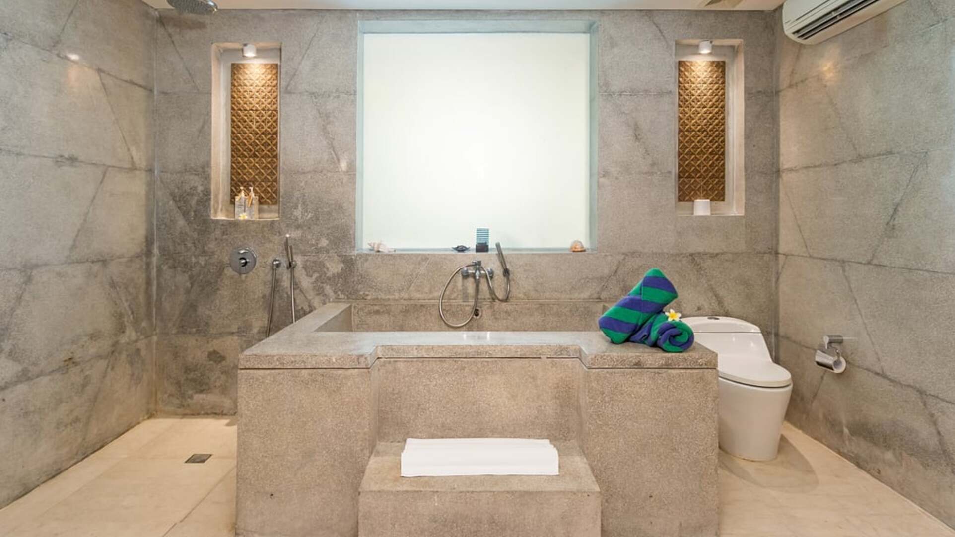 5 Star The Chand’s Three – Oceanfront Balinese Escape