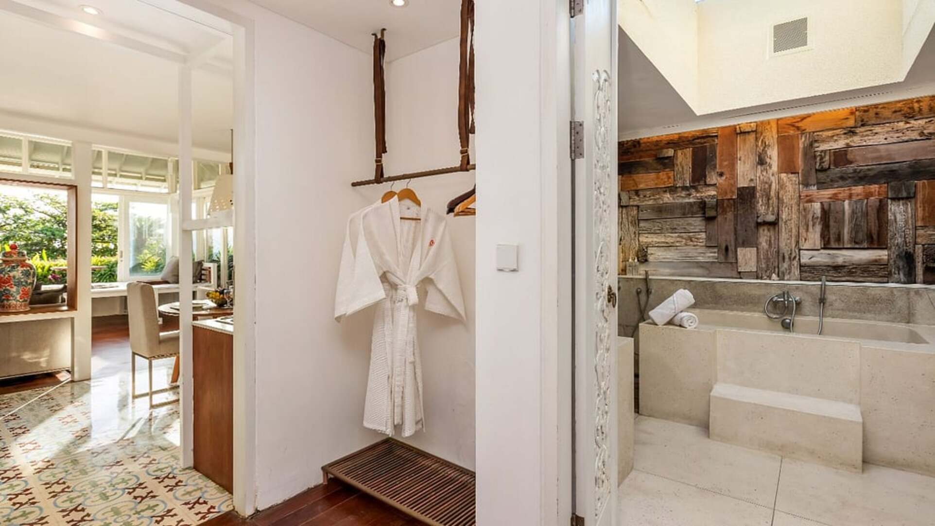 5 Star The Chand’s One – Romantic Beachfront Haven