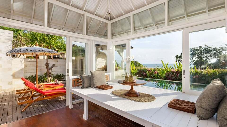 5 Star The Chand’s One – Romantic Beachfront Haven