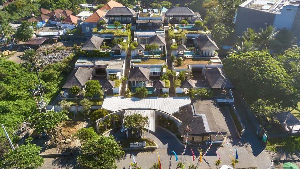 5 Star The Chand’s One – Romantic Beachfront Haven