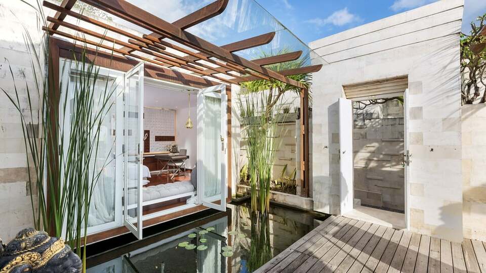 5 Star The Chand’s One – Romantic Beachfront Haven