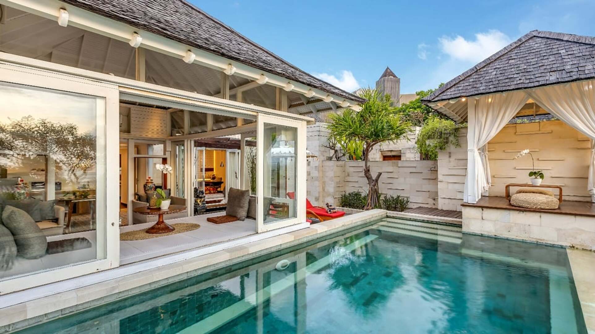 5 Star The Chand’s One – Sunset Beachfront Retreat