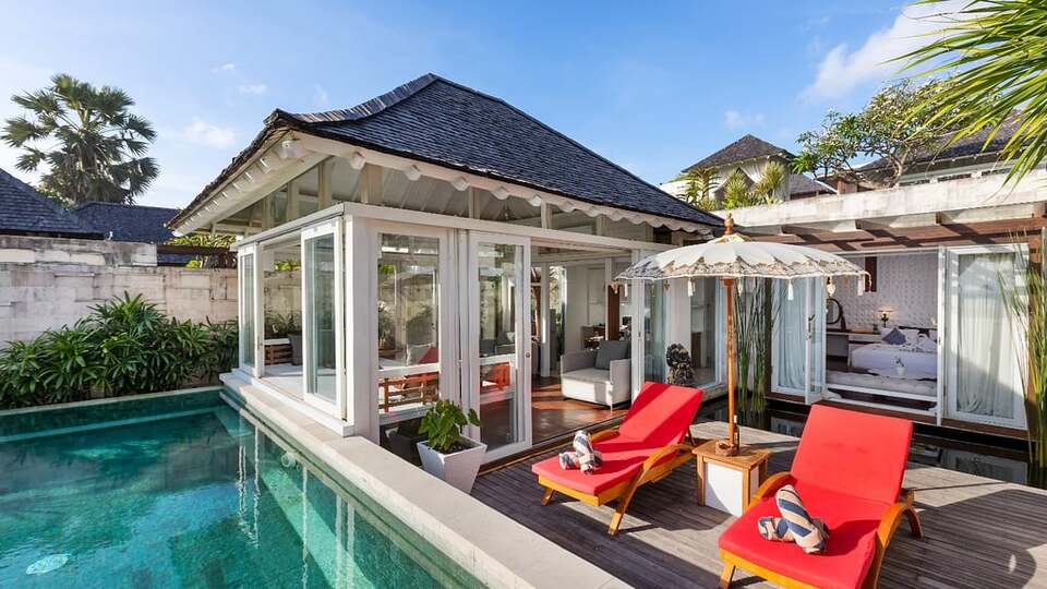 5 Star The Chand’s One – Sunset Beachfront Retreat