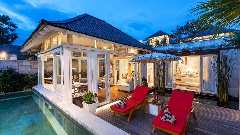 5 Star The Chand’s One – Sunset Beachfront Retreat
