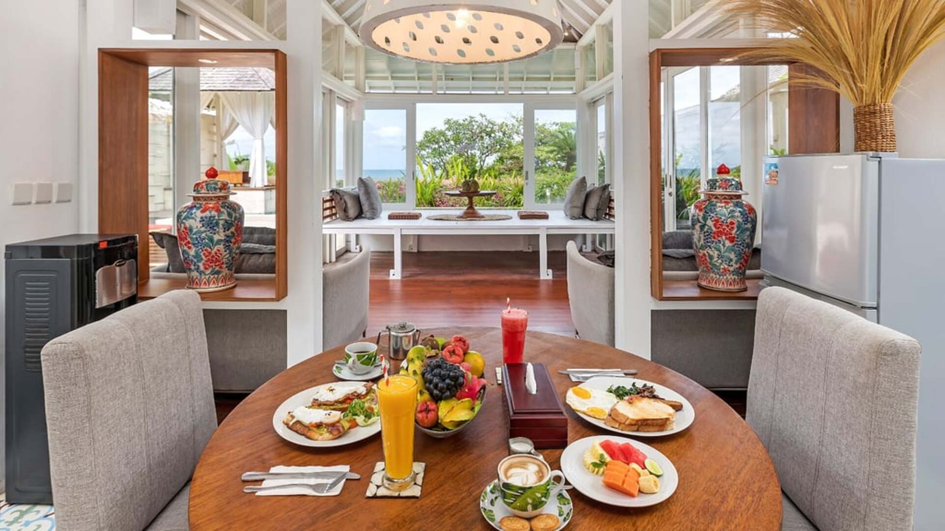 5 Star The Chand’s One – Sunset Beachfront Retreat