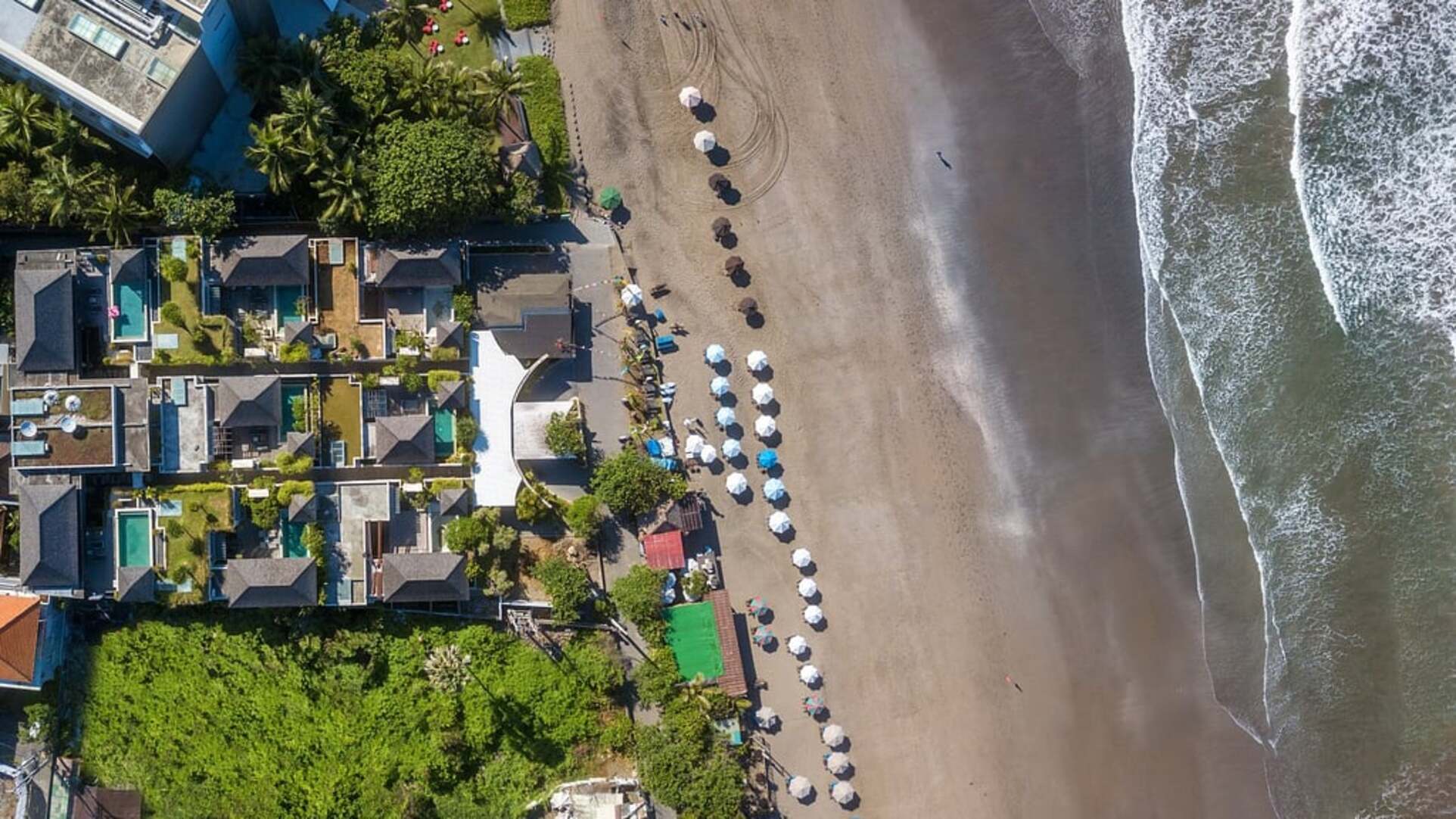 5 Star The Chand’s One – Sunset Beachfront Retreat