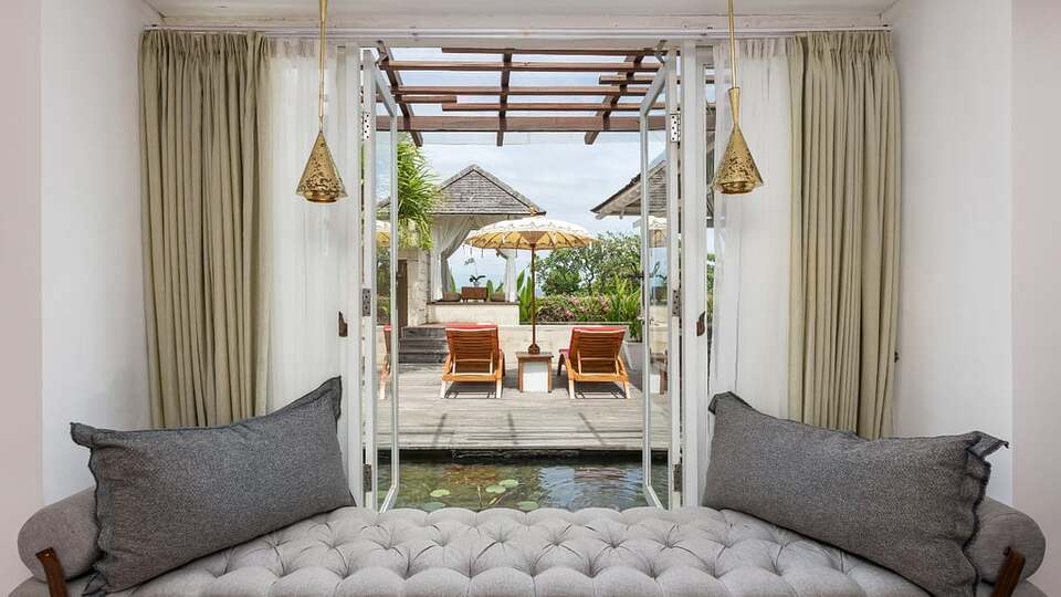 5 Star The Chand’s One – Sunset Beachfront Retreat