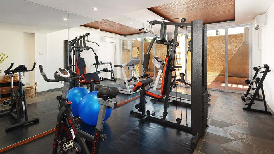 5 Star The Chand’s One – Sunset Beachfront Retreat