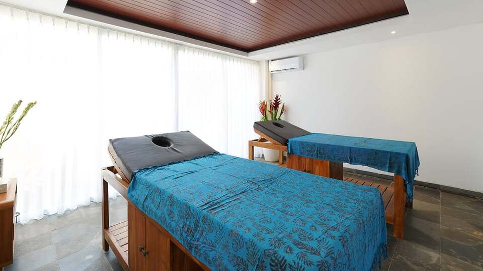 5 Star The Chand’s Two – Beachfront Family Escape