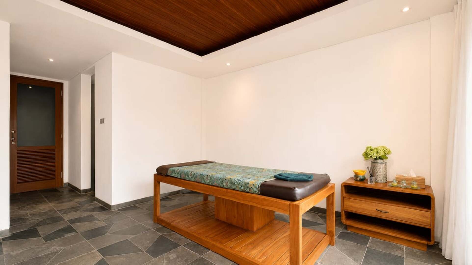 5 Star The Chand’s Two – Beachfront Serenity Escape