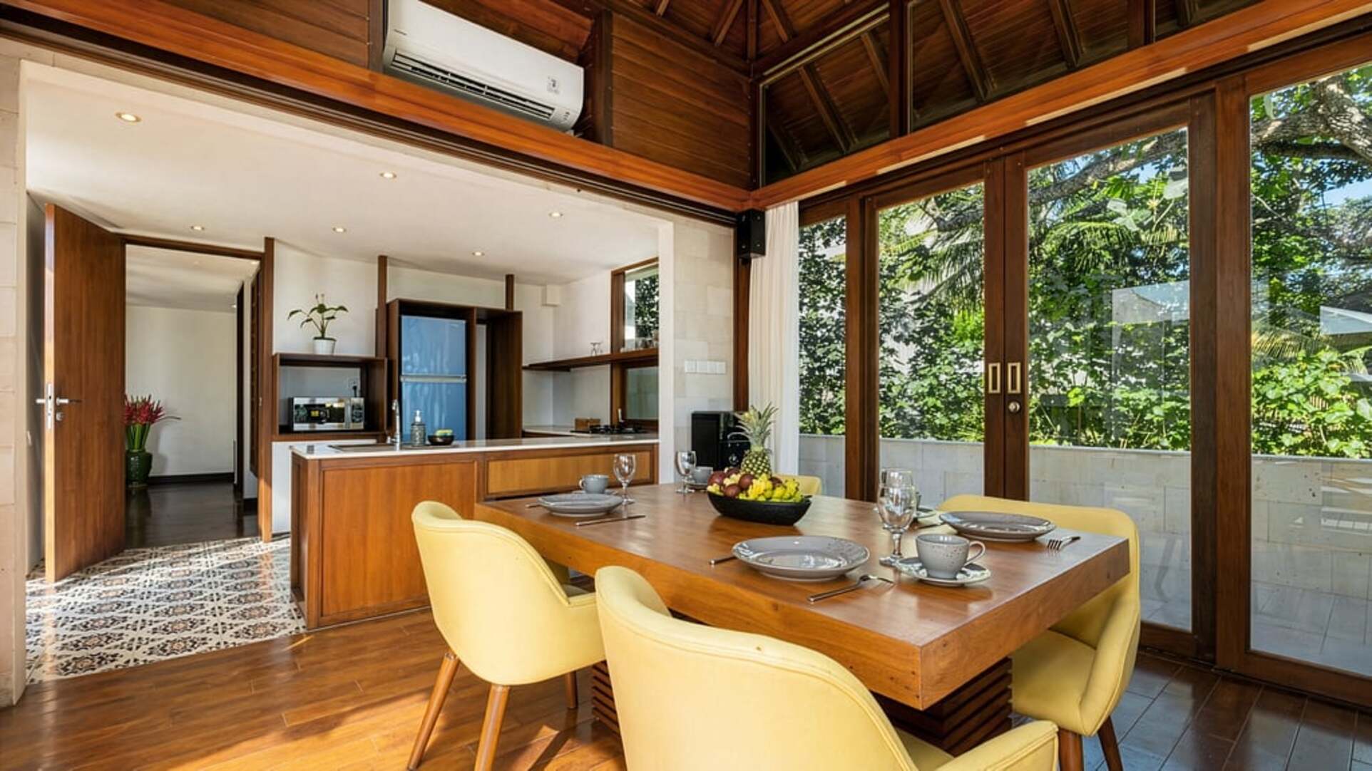 5 Star The Chand’s Two – Beachfront Serenity Escape