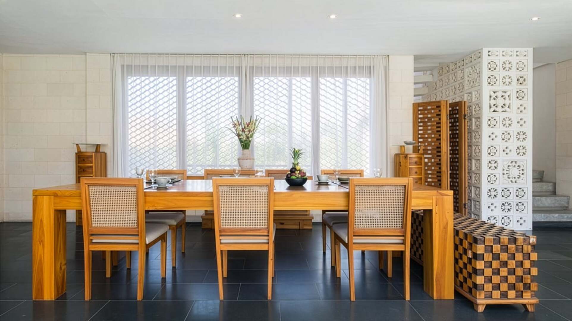 5 Star The Chand’s Three – Elevated Beachfront Escape