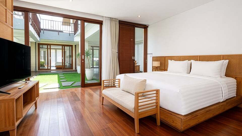 5 Star The Chand’s Three – Elevated Beachfront Escape