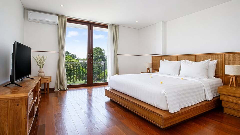 5 Star The Chand’s Three – Elevated Beachfront Escape
