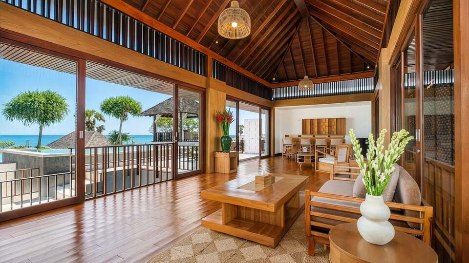 5 Star The Chand’s Three – Elevated Beachfront Escape