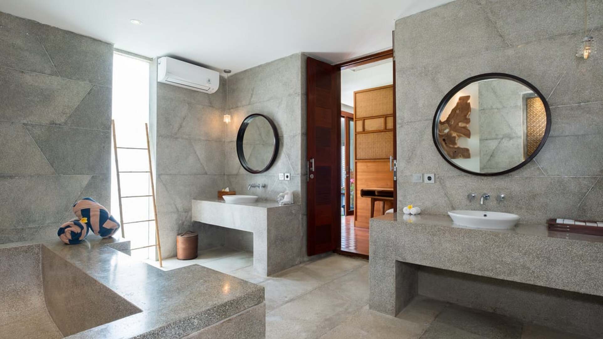 5 Star The Chand’s Three – Elevated Beachfront Escape