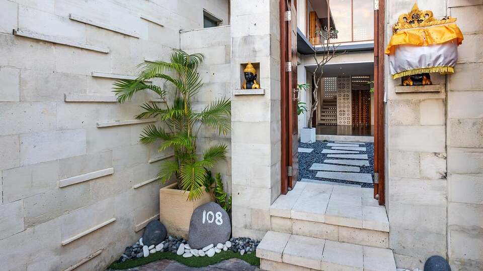 5 Star The Chand’s Three – Elevated Beachfront Escape