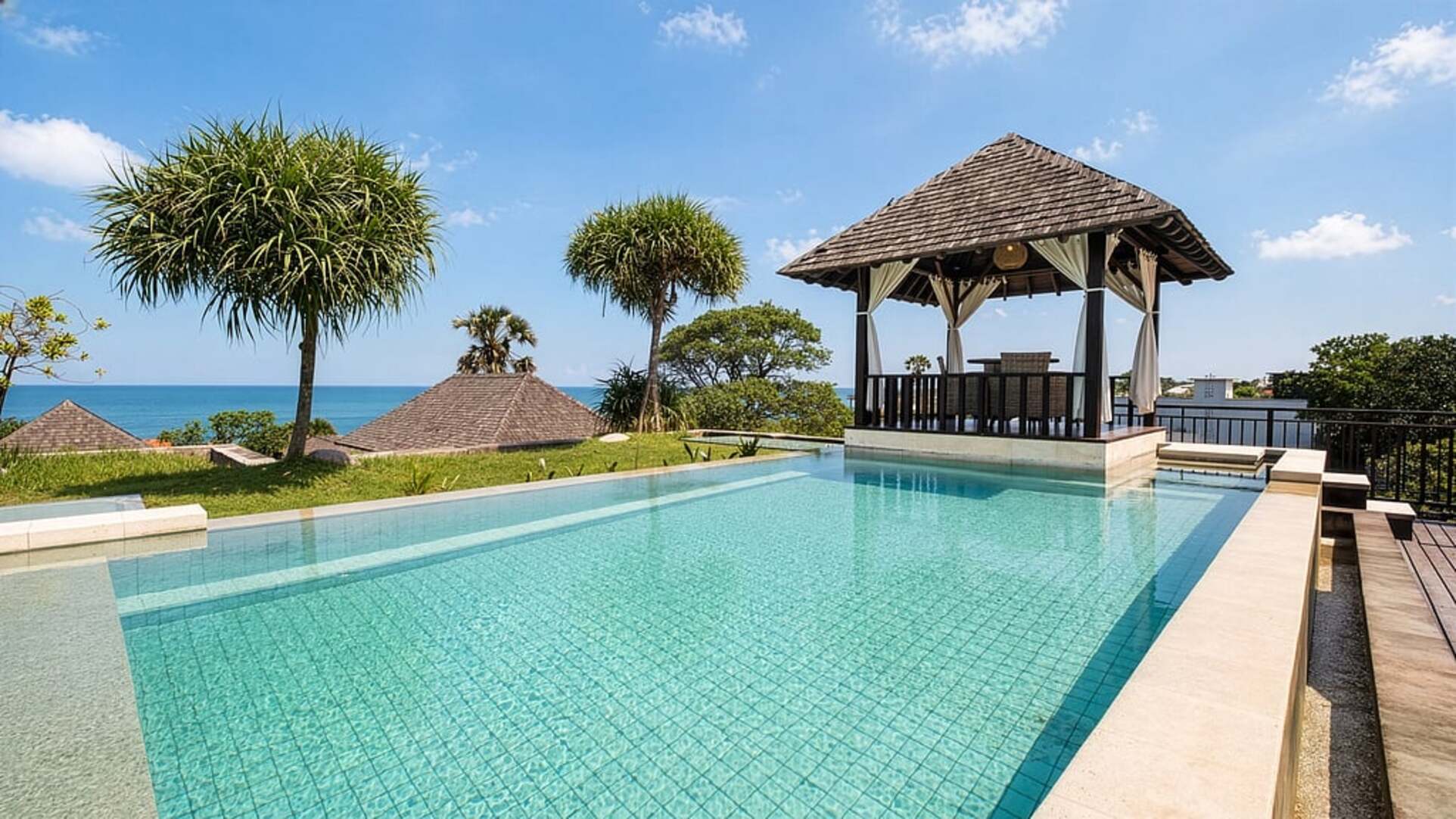 5 Star The Chand’s Three – Elevated Beachfront Escape