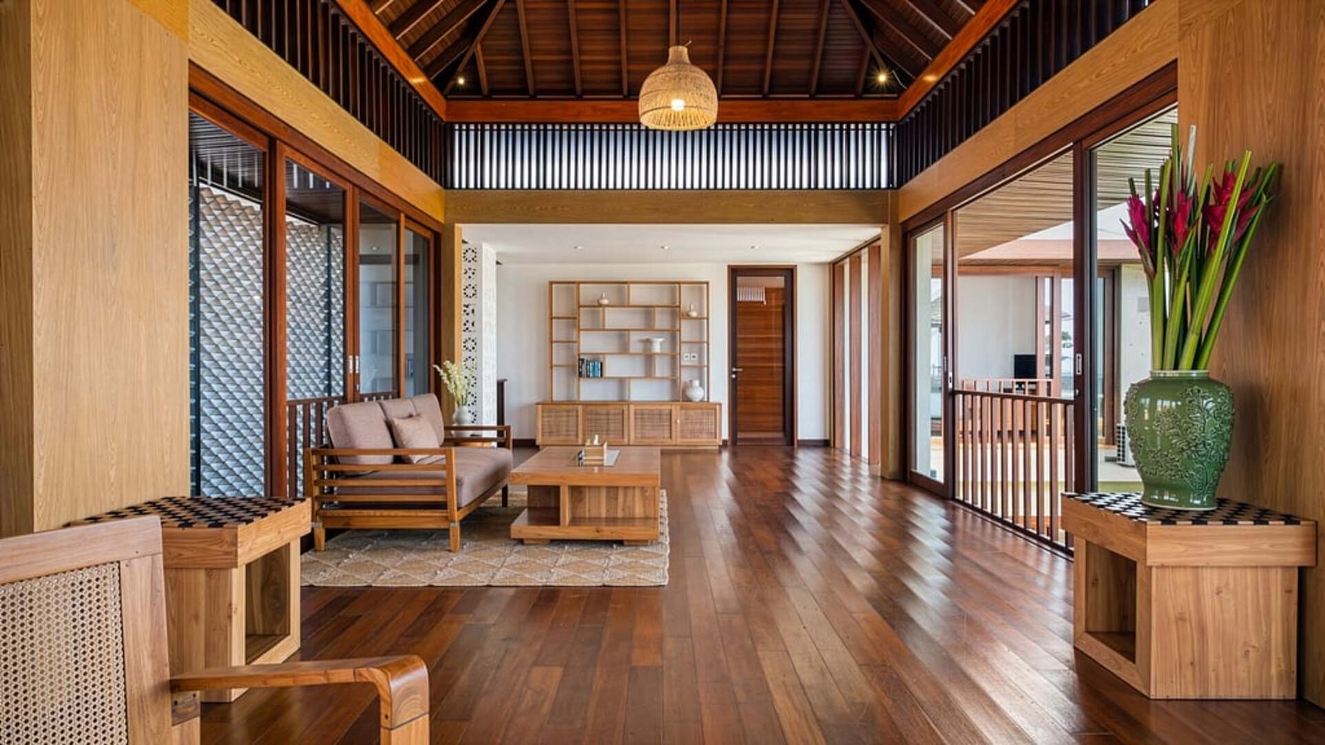5 Star The Chand’s Three – Elevated Beachfront Escape